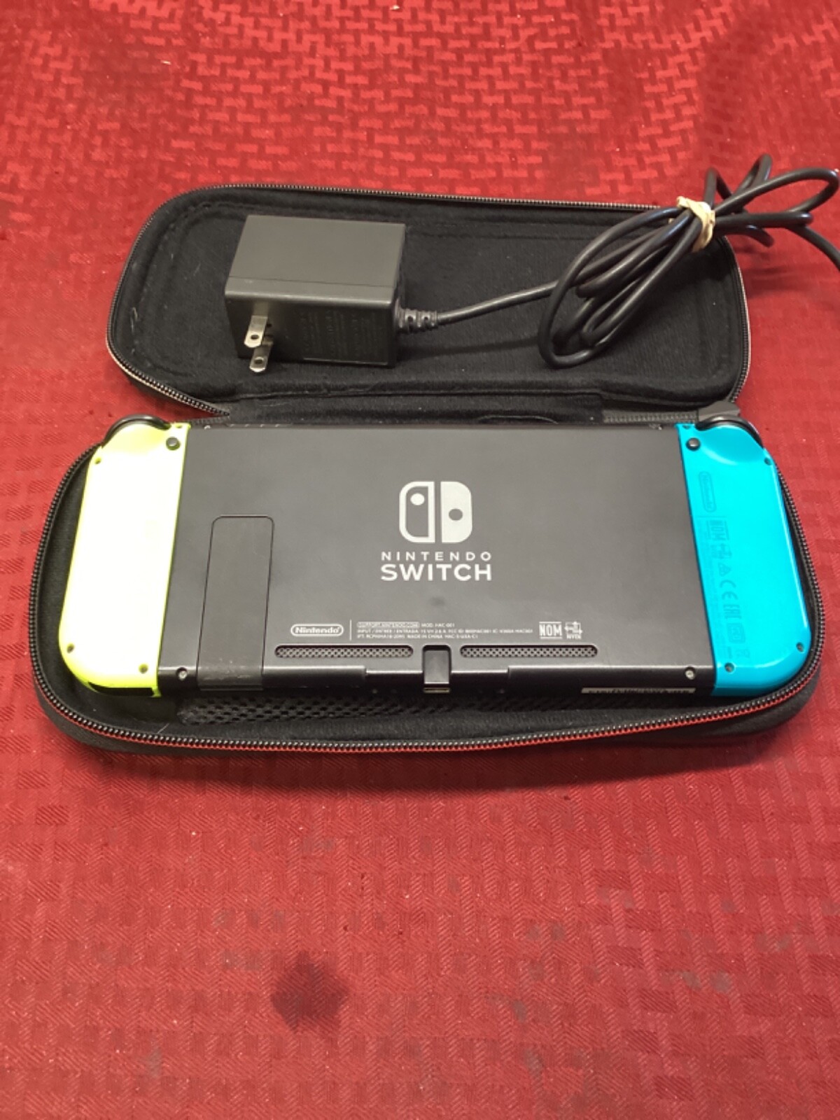 Nintendo Switch Hac001 Console W/Mario kart Case and Charger Tested