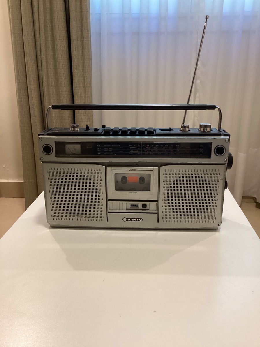 SANYO M9922K 4 BANDS RADIO. CASETTE PLAYER/REC. 1979 JAPAN. SN