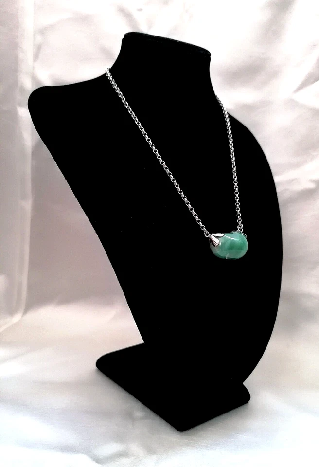RAFFINATO GIROCOLLO A CATENINA IN ARGENTO CON EPICENTRO IN AGATA VERDE NATURALE. - Immagine 2 di 4