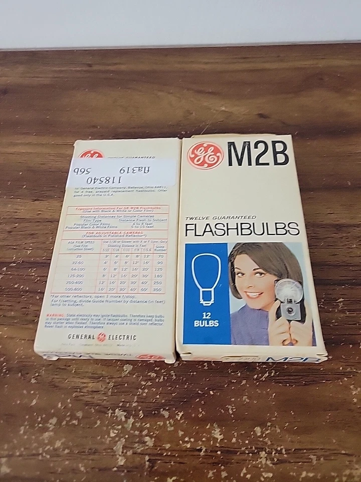 GE M2B 24 Flash Bulbs Vintage - Image 2 of 2