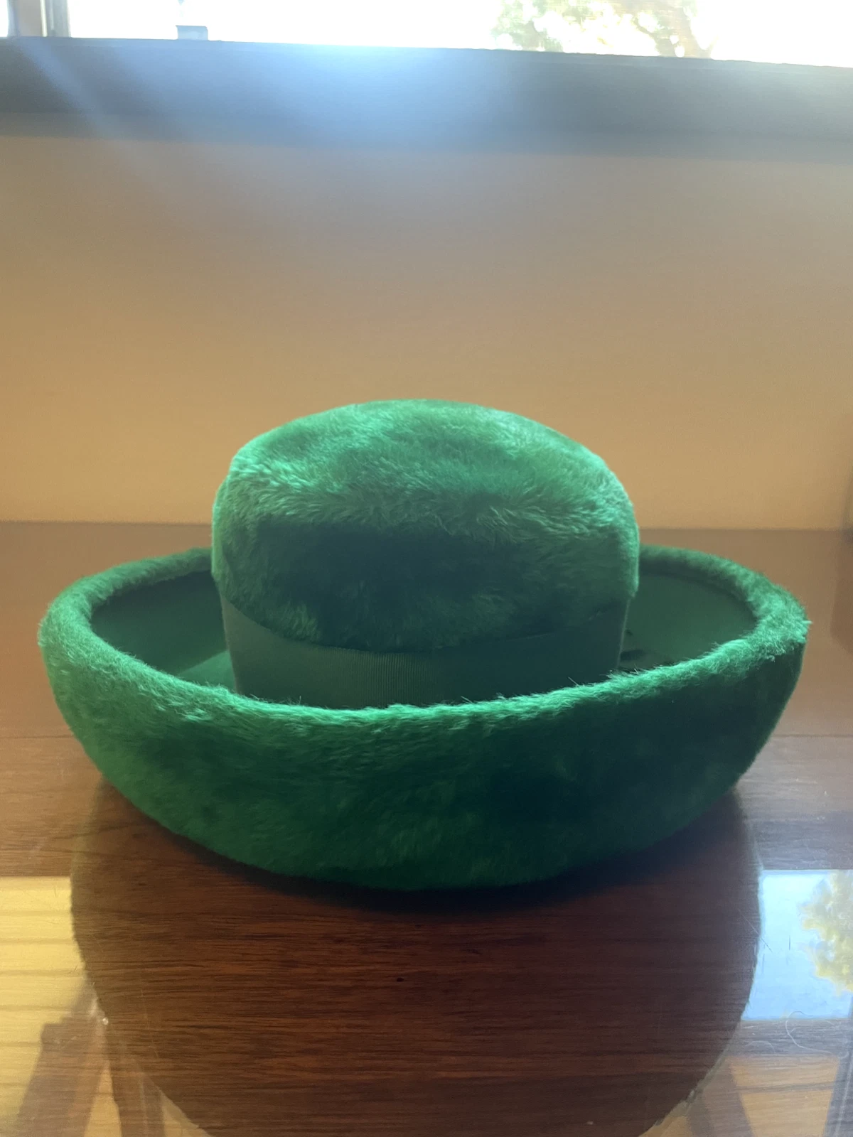 Chapeau vintage vert émeraude fausse fourrure Christian Dior