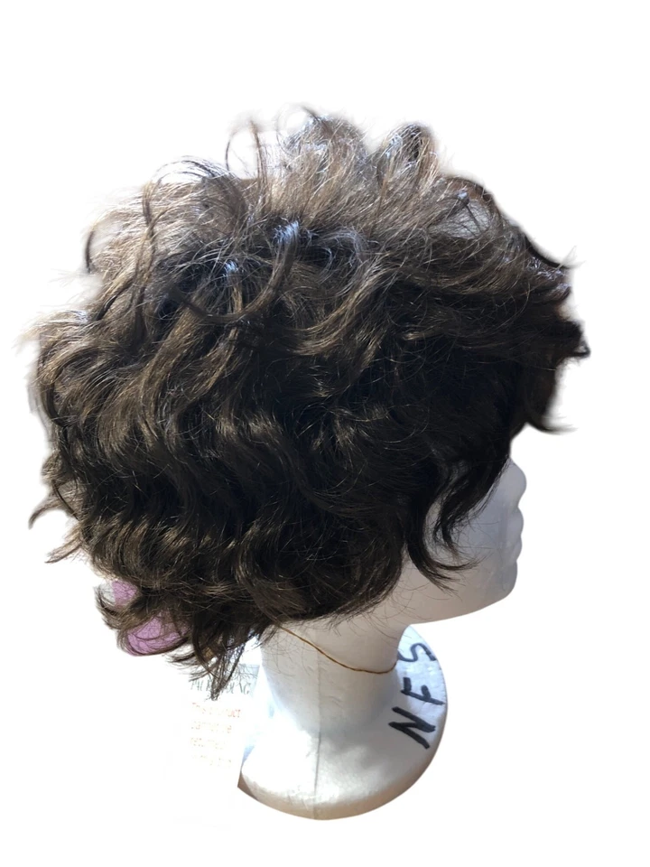 Peluca sintética rizada marrón corta Paula Young Cassidy color 8 capas peludo La Foto 4 de 4