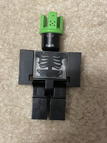 *NO CODE OR BOX Or Sword* Jazwares ROBLOX Series 2 Mystery Box 1x1x1x1 Figure - Picture 4 of 4