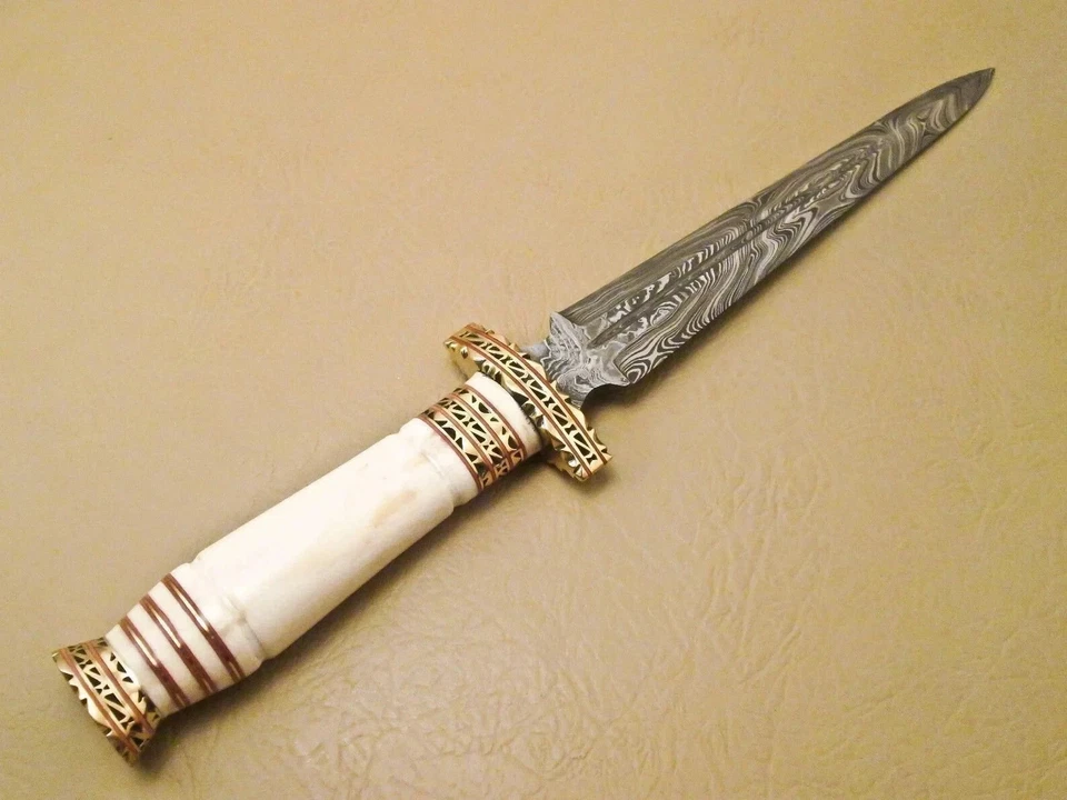Hermoso cuchillo daga de caza Damasco hecho a mano personalizado con funda de cuero Foto 2 de 4