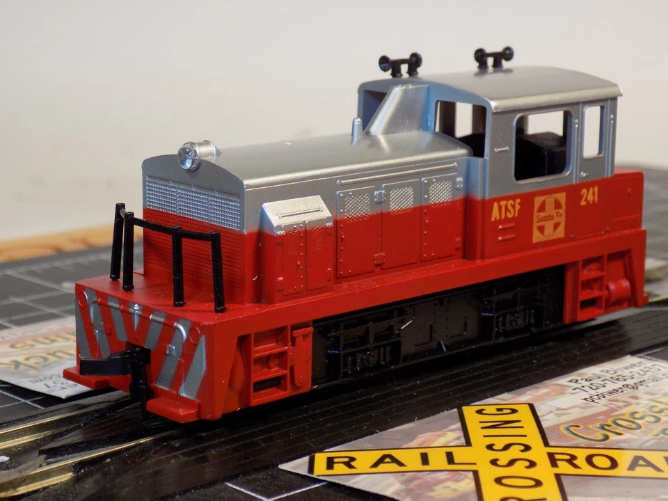 HO TYCO 2410 Hustler Diesel Loco ATSF 241 NEVER USED (072407) - Image 4 of 4