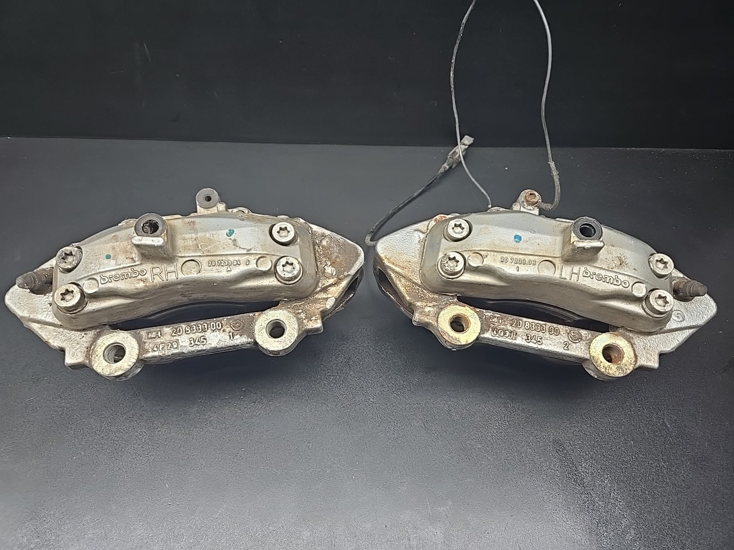 04-08 Maserati Quattroporte M139 Front Brake Calipers Left / Right Silver OEM
