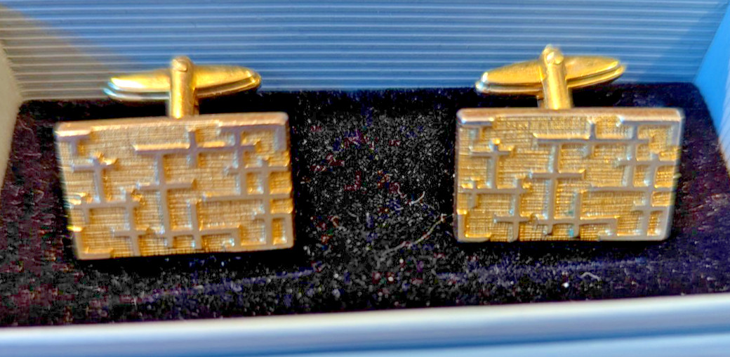 Attractive Goldtone Rectangular Cufflinks - Linea… - image 5