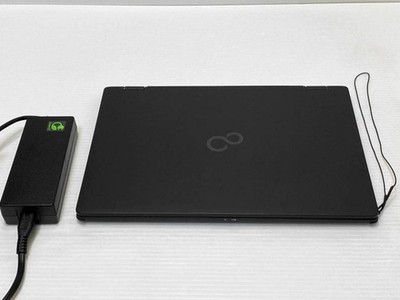 Fujitsu LIFEBOOK U9310X/A i5-10310U 8GB 256GB SSD 13.3