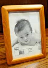 PHOTO FRAME Vtg Solid Wood Dolgen Corp Holds 5"x7" Picture~Wall or Tabletop  P15