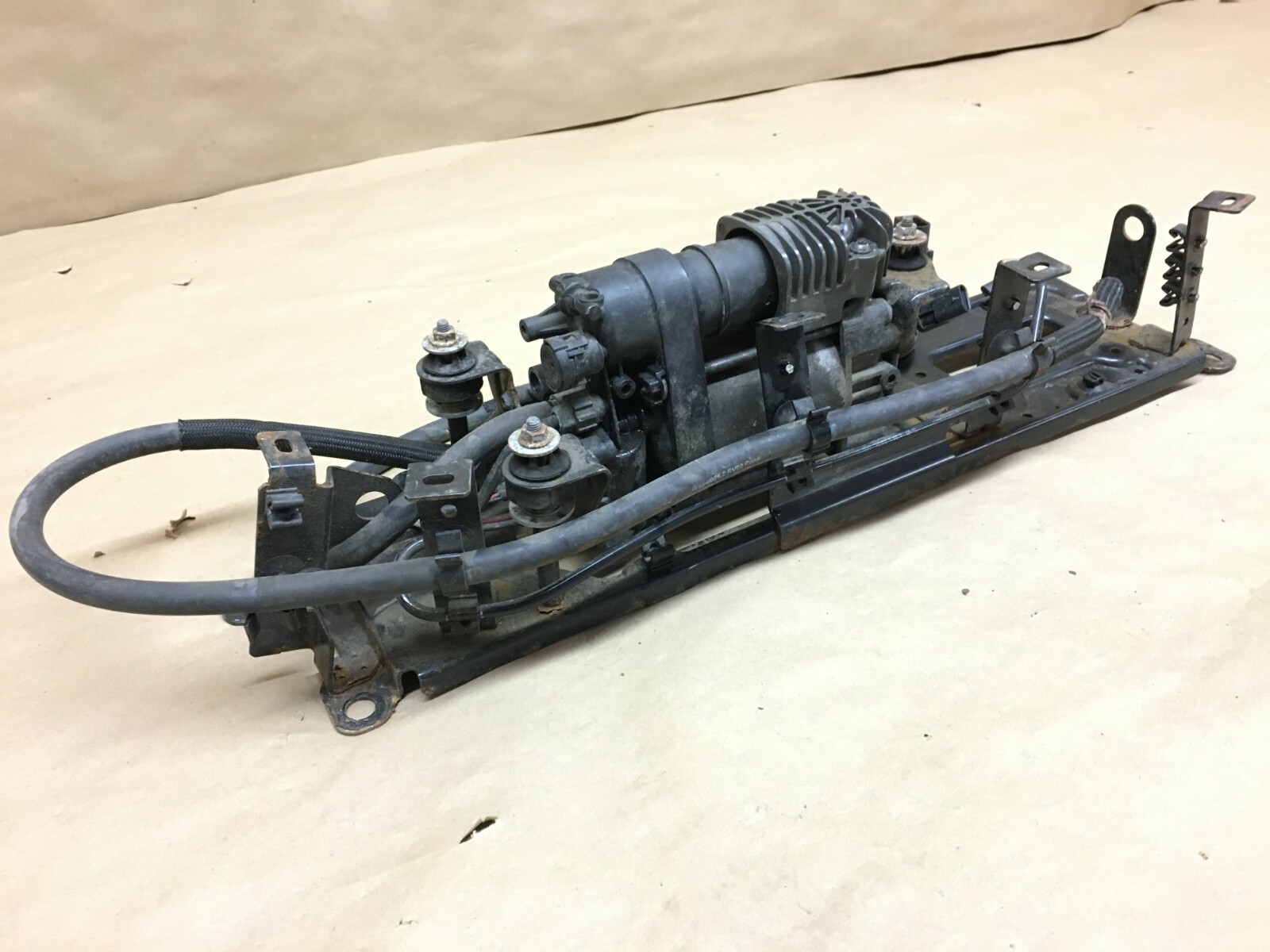 2017-2020 OEM Maserati Levante Air Ride Suspension Pump Compressor Valve M161
