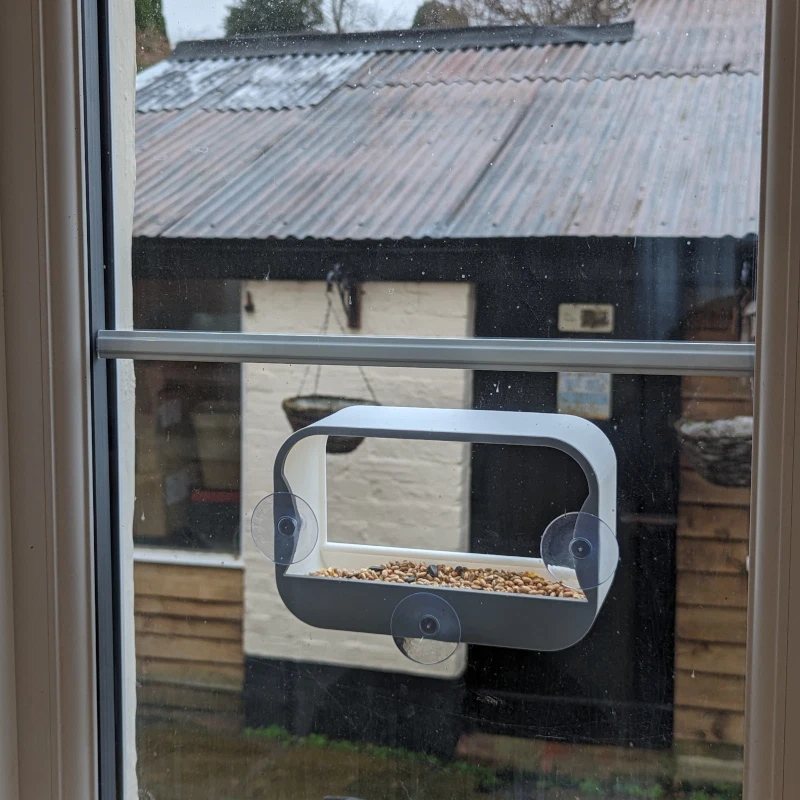 Modern style glass window mounted bird Feeder station with strong suction pads - Image 3 of 4