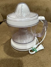 Proctor Silex 66332R Electric Juicer 34 oz. Citrus Juicer with Adjustable Pulp 