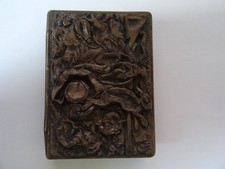 Jagd Dose mit Tieren und Gewehr um 1820. Maße 8 x 6 cm