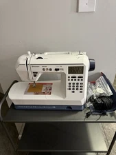 HUSQVARNA® VIKING® ONYX™ 30 Sewing Machine