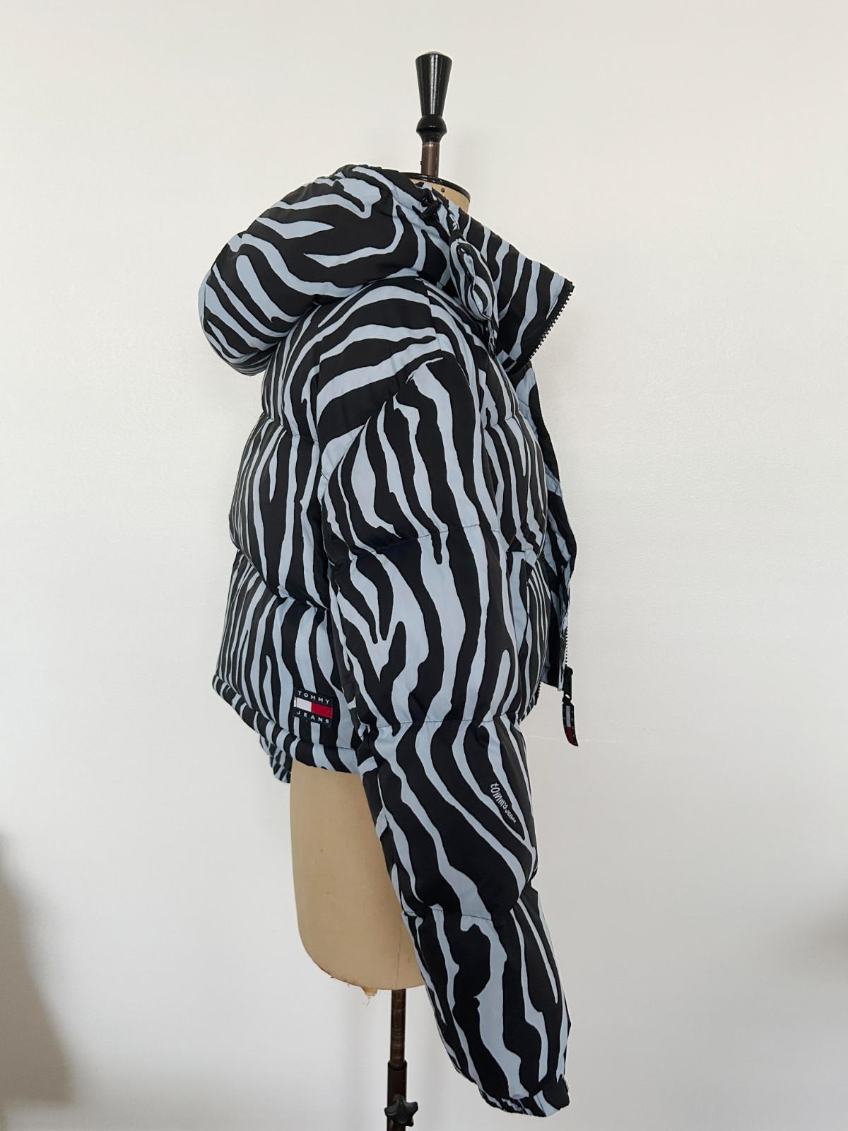 SOLD OUT tommy jeans zebra puffer jacket image 7