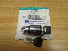 Schneider Telemecanique ZB4BG2 Selector Switch W/Key 455