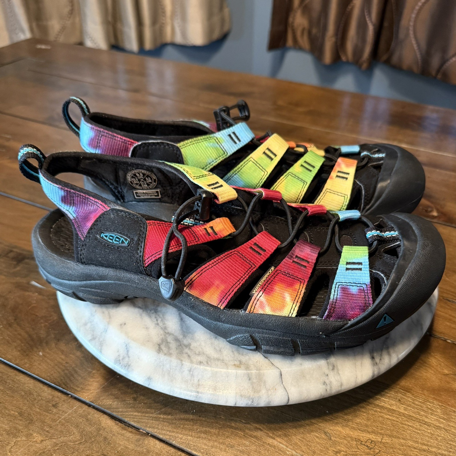 Sandali sportivi Keen Newport H2 retrò 1018804 da uomo taglia 9 5 EU 42 5 tinta unita arcobaleno