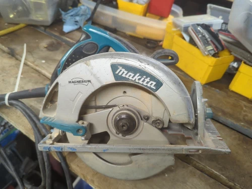 Makita 5007MG 7-1/4 inch Magnesium Circular Saw 