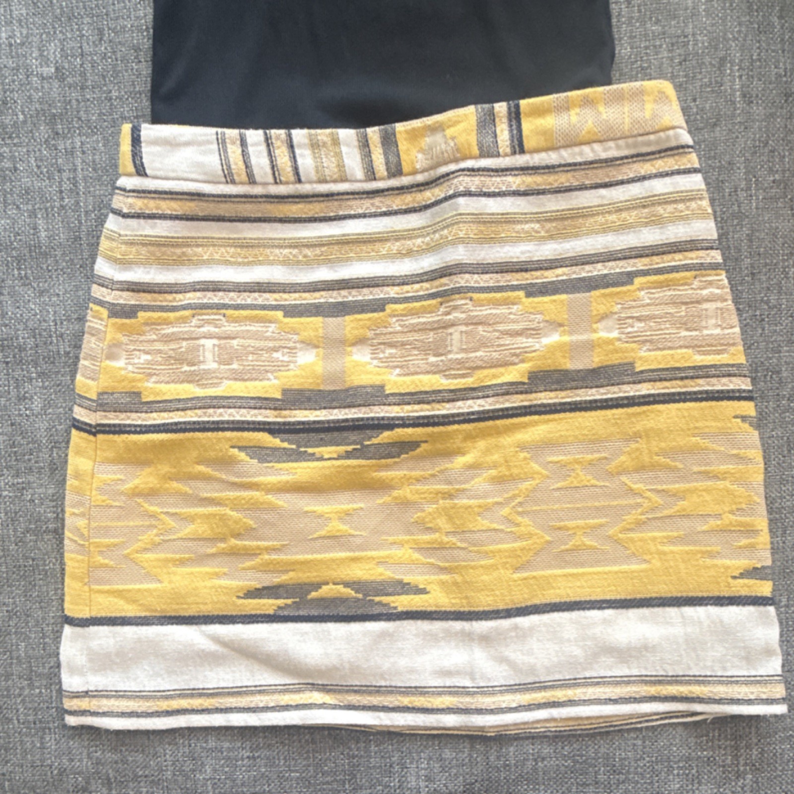 ZARA BASIC Geometric Yellow Beige Gray Short Penc… - image 1