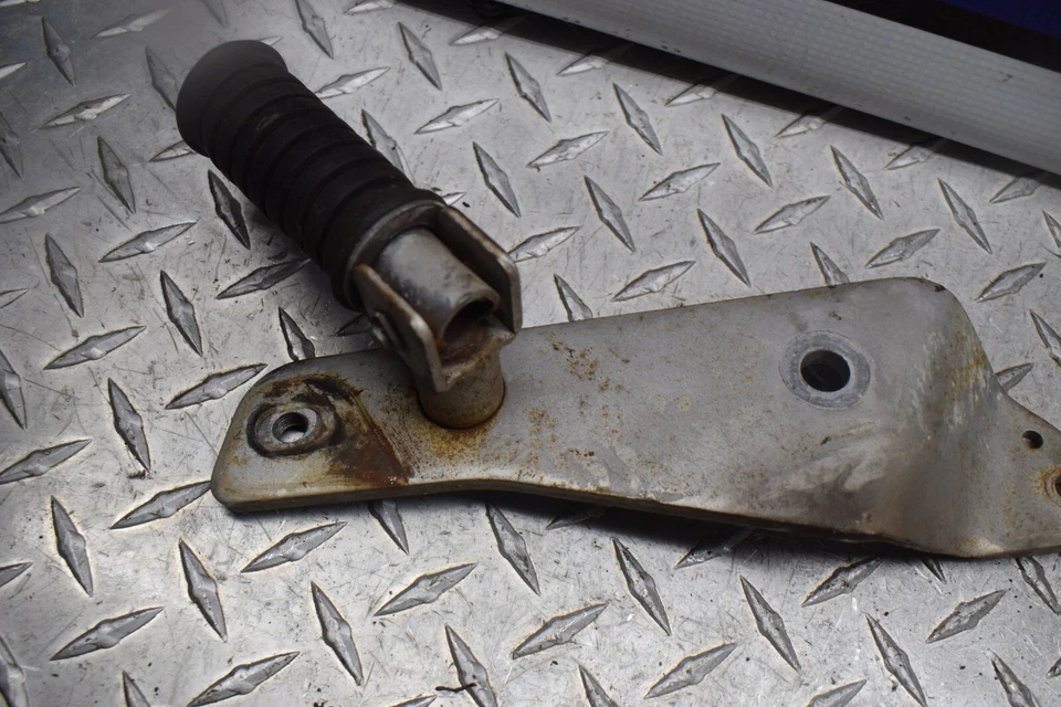 REPOSAPIÉS BD7 L&R CON CLAVIJAS DE MONTAJE 88 YAMAHA ROUTE 66 XV250 XV 250 ENVÍO GRATUITO Foto 4 de 4