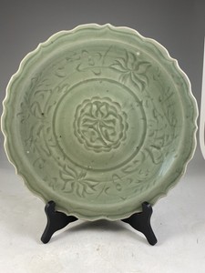 A Large 14th/15th Century Chinese Longquan Celadon Plate