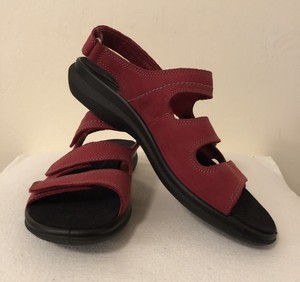 ecco babett mens red