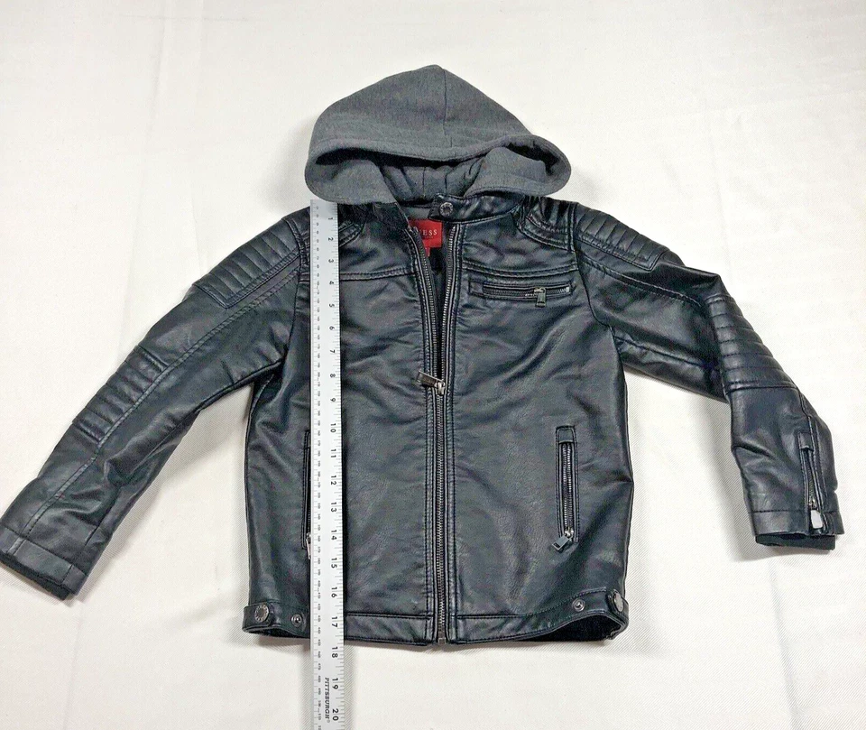Autêntica Jaqueta de Couro Sintético Guess Youth Boys Tamanho 6 Preta Motociclista Bombardeiro Capuz Cinza - Imagem 2 de 4