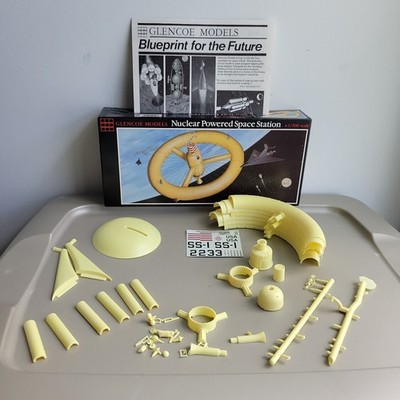 Vintage Glencoe Models Nuclear Powered Space Station 1/300 Plastic Model Kit