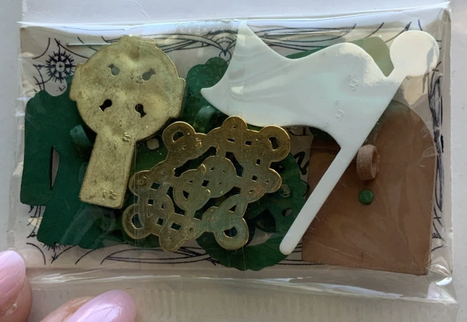 Dress It Up Destination IRELAND Button 6pc St Patricks Day Clover Irish Flag Pub - Image 3 of 4