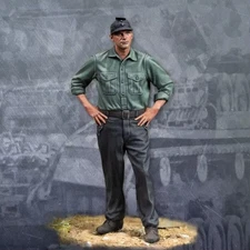 1/35 Scale WWII German Panzer Crewman Resin Figure Model for Tank Diorama