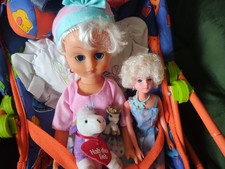 markenlos : Puppe in Einer Babyschale mit Zubehör ( 1 Tong Barbie,1 Lila Kuh Usw