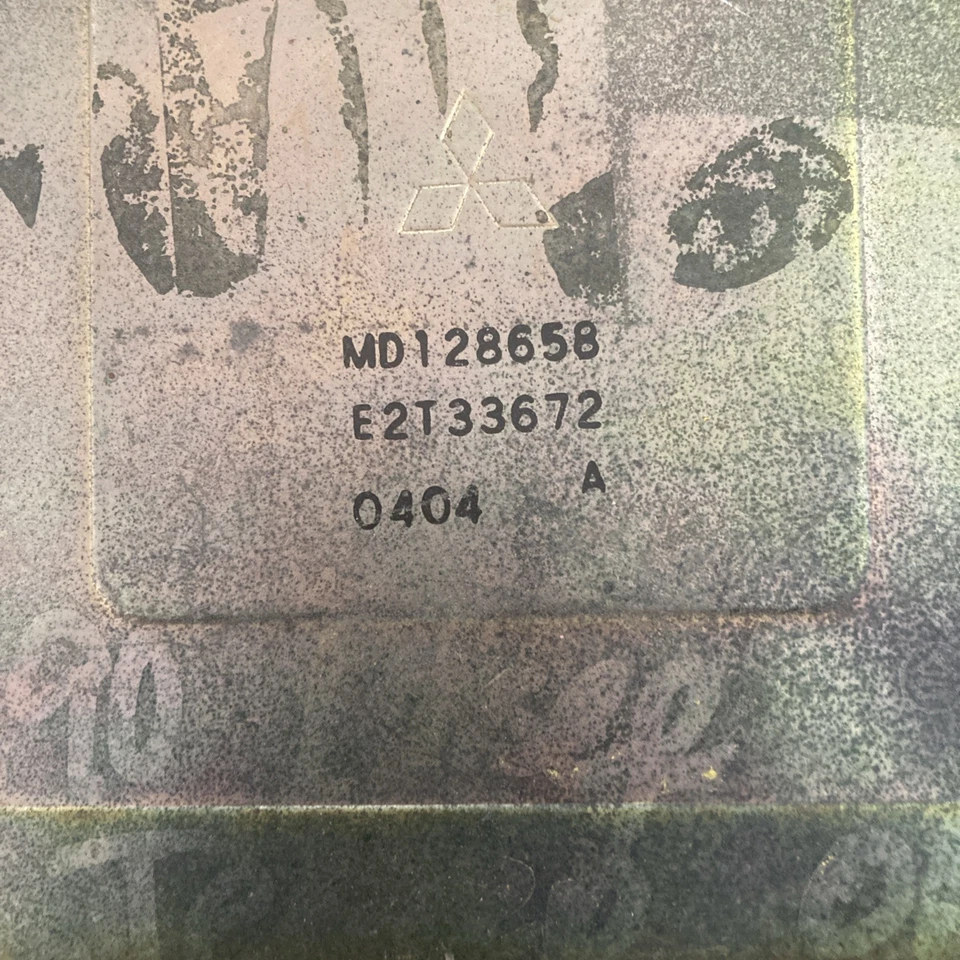 Mitsubishi Eclipse 1990 1,8 L ECU/ECM MD128658 Foto 2 de 4