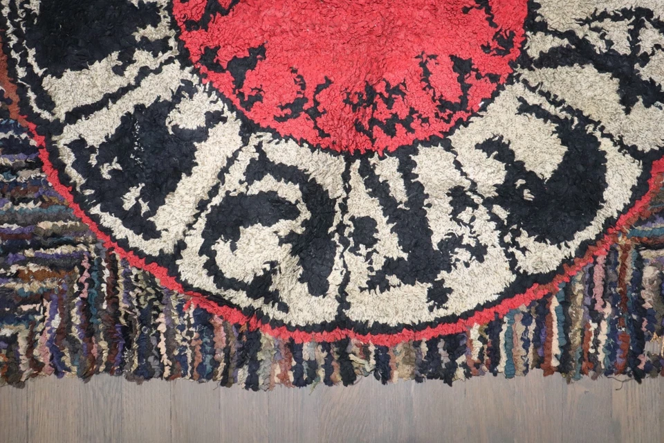 Антикварный американский крючковый ковер Zodiac размер 3 фута x 3 фута 2 дюйма - Изображение 3 из 4