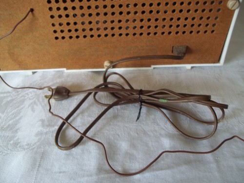 Rara radio de tubo Sansei Honeytone AM/FM/AFC vintage de los años 60, funciona AM y AFC - Imagen 10 de 11