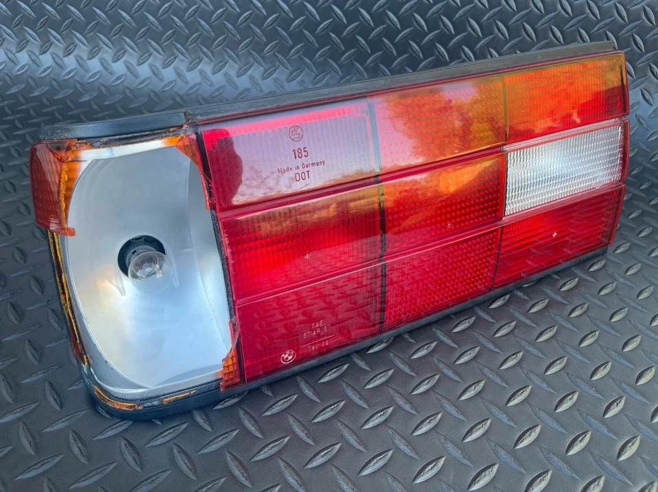 BMW E30 318is 325iX 325e 1984-1993 luz trasera izquierda lámpara lente carcasa OEM Foto 3 de 4