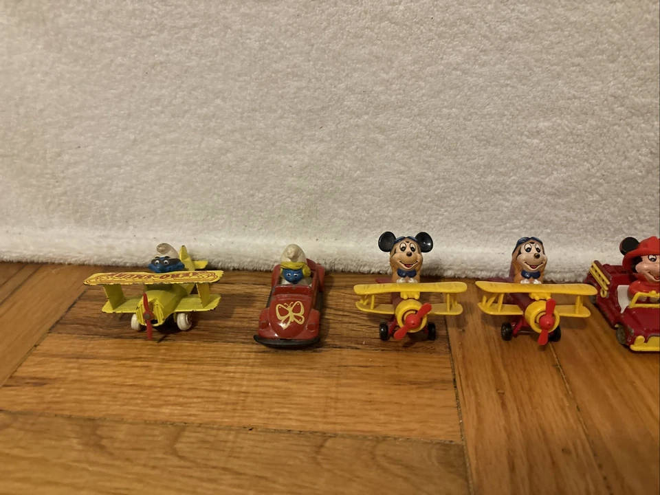 Lote de 16 autos de metal de personajes fundidos a presión de colección - Los Pitufos Disney Plaza Sésamo, etc. Foto 2 de 4