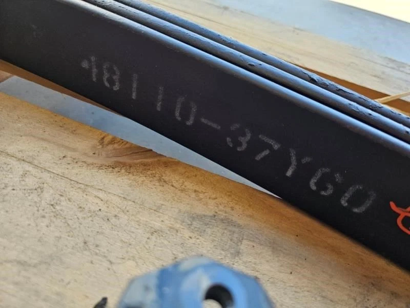 Par de resortes de hoja delanteros Hino 195H 2016 usados 3 hojas 48110-37Y60 Foto 2 de 4