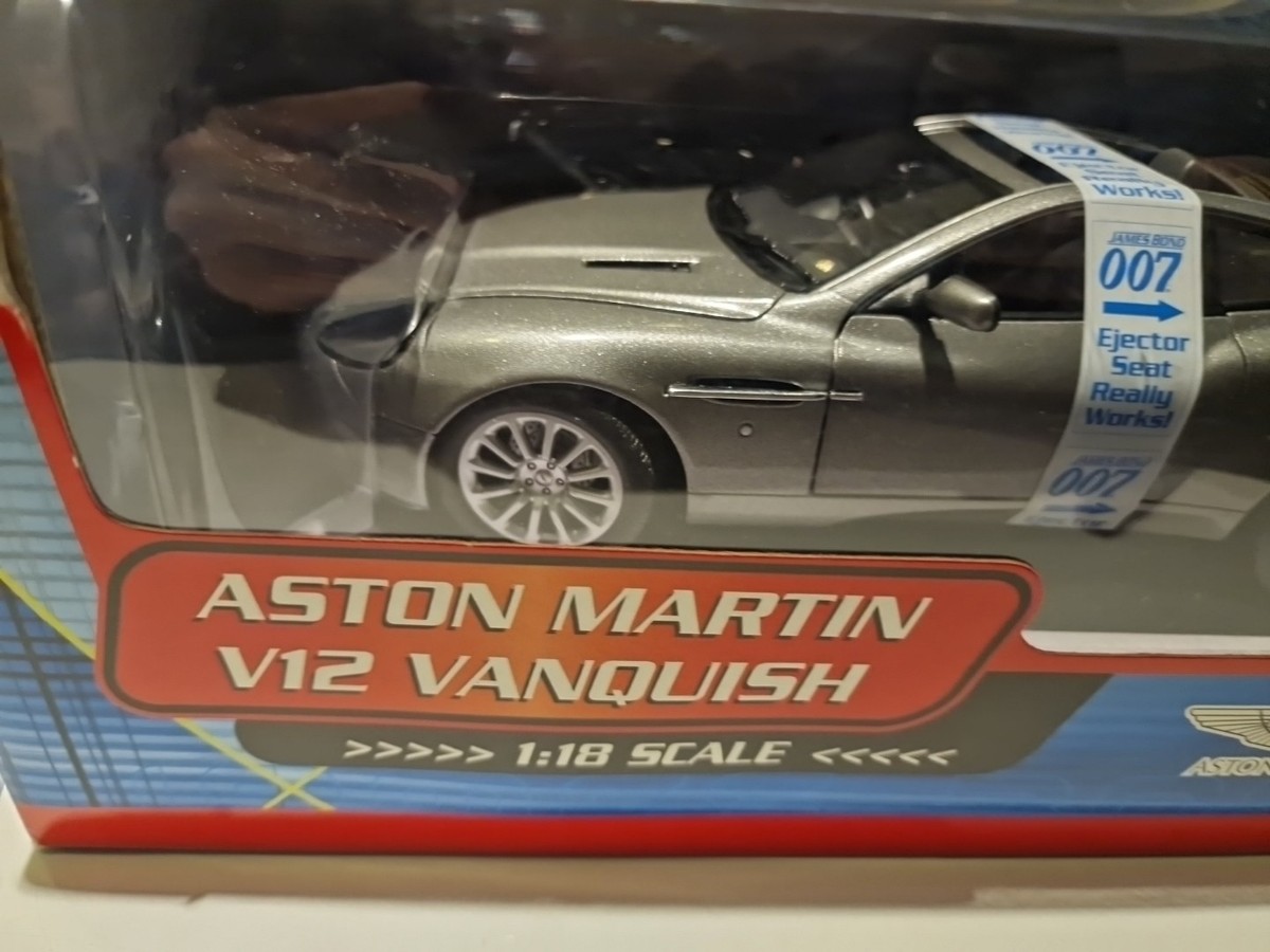 1/18 アストンマーティン V12 Vanquish 007 James Bond 007 Aston Martin V12 Vanquish Car 1:18 Die