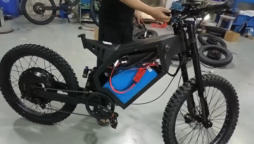 CHUN Stealth Bomber E-Bike POWER 15000W 72V56ah(Speed 130km/h) 21'' Ruote - Vídeo 1 de 1