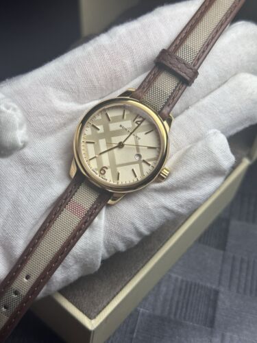 Brand New Burberry BU10114 The Classic Sunray Dial Gold Tone Women's Watch - Picture 3 of 6