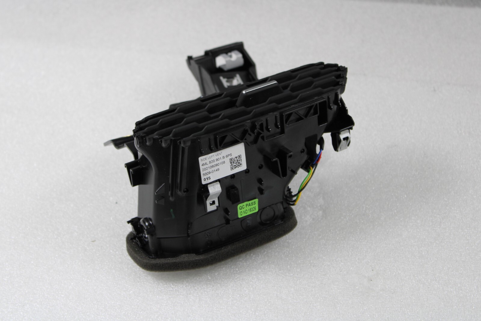 Lamborghini Urus, LH, Left, Dash Air Vent, Used, P/N 4ML820901B