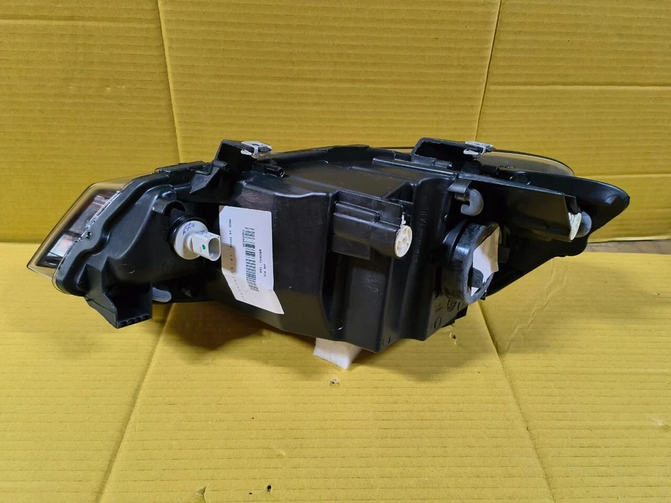100% GENUINE ORIGINAL VOLKSWAGEN POLO HATCHBACK / VENTO HEADLIGHT RH 6RG941018A - Image 2 of 3