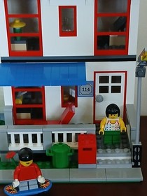 Lego City 8403 - City House - Retired Set With Minifigures no box manual