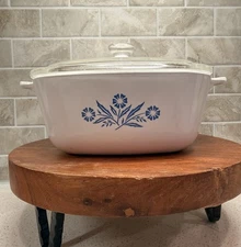 VTG Corning Ware Blue Cornflower 1 1/2 Quart Casserole Dish Pyrex Glass Lid USA