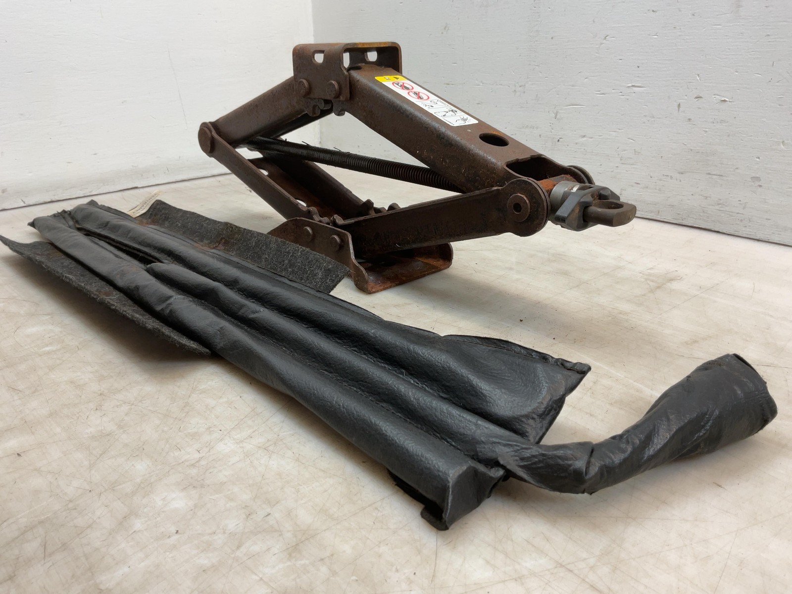 Jeep JK Wrangler OEM Rear Spare Tire Jack with Tools Assembly 2007-2017 060477