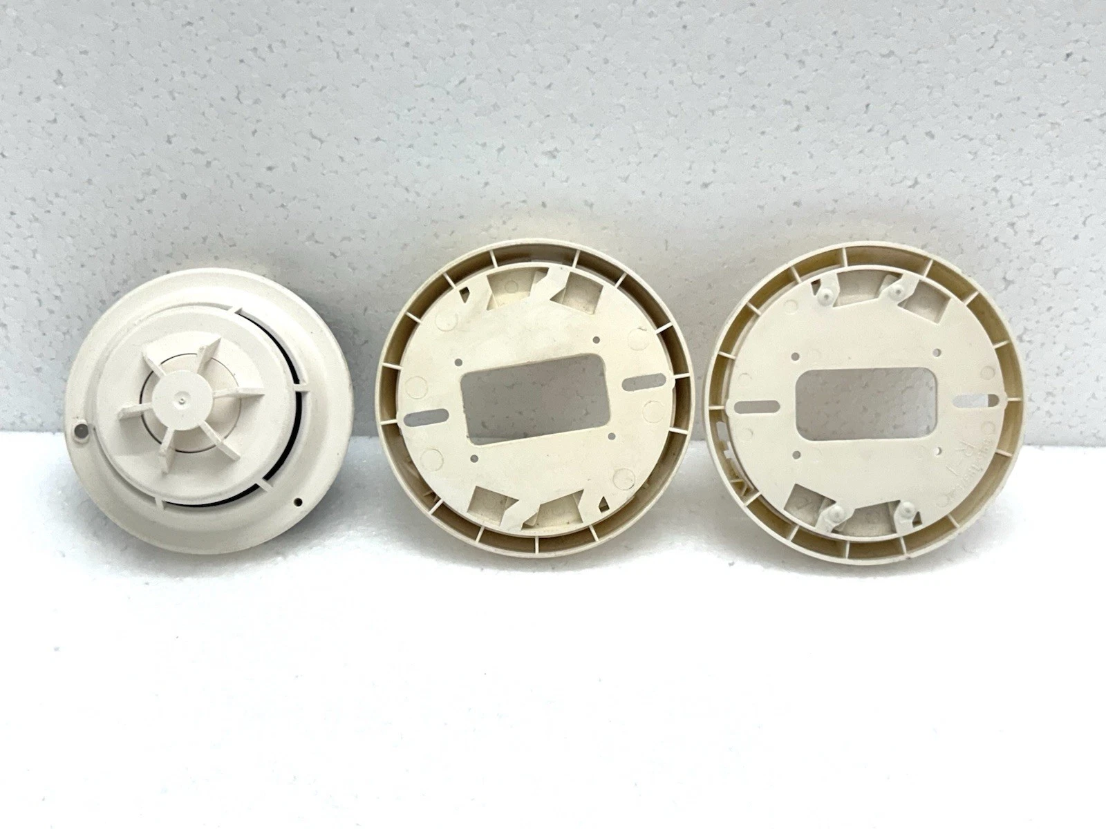 SIEMENS HFP-11 Used Working FireFinder Smoke Detector