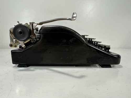 L.C. Smith Corona 1938 Standard 2C Portable Floating Shift Typewriter - Picture 6 of 7
