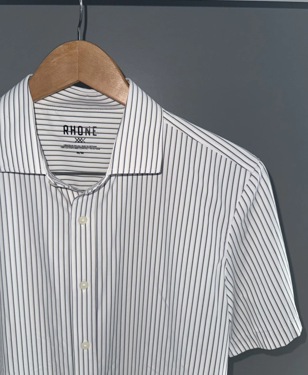 Rhone Shirt Mens M White Striped Button Short Sleeve Stretch Performance
Opens in a new window or ta
