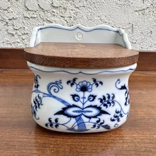 Blue Danube China Blue Onion Wall Mount Salt Cellar Box Wood Lid Made in Japan
