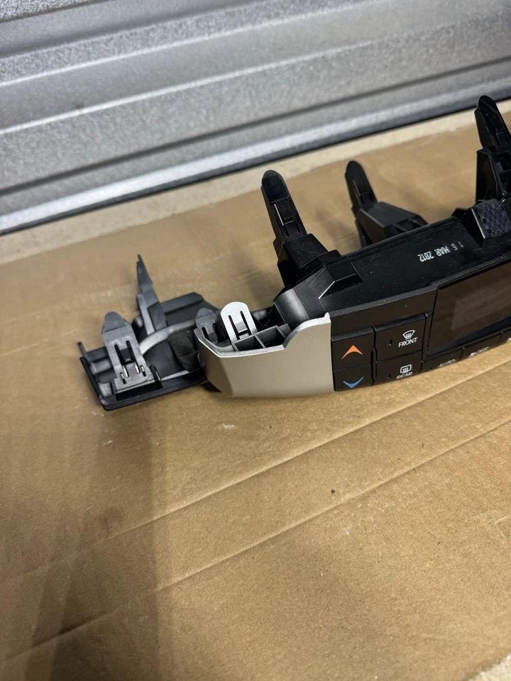 2011-2017 LEXUS CT200H AC HEATER TEMPERATURE CLIMATE CONTROL PANEL OEM - Image 3 of 4